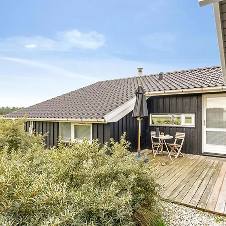 Nuka - 400m From The Sea By Interhome *